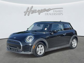 Used 2022 MINI Cooper 2-Door Hardtop image 1