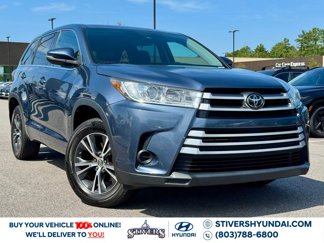 Used 2017 Toyota Highlander LE video 1