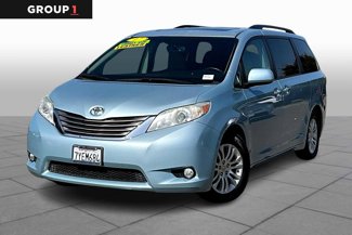 Used 2017 Toyota Sienna XLE image 1