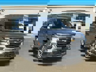 Used 2023 Chevrolet Traverse LT image 1