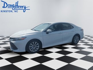 Used 2018 Toyota Camry SE image 1
