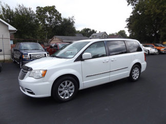 Used 2016 Chrysler Town & Country Touring image 1