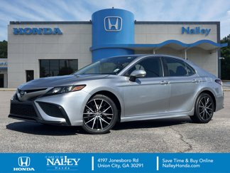 Used 2023 Toyota Camry SE image 1