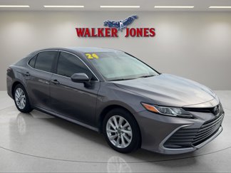 Used 2024 Toyota Camry LE image 1