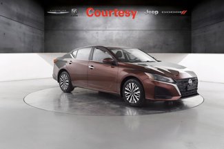 Used 2023 Nissan Altima 2.5 SV image 1