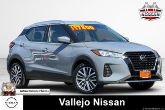 Used 2021 Nissan Kicks SV image 1