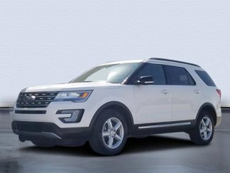 Used 2017 Ford Explorer XLT image 1