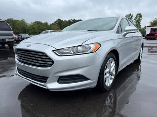 Used 2015 Ford Fusion SE image 1