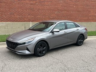 Used 2022 Hyundai Elantra SEL image 1