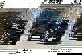Used 2021 Nissan Armada SL w/ Captain's Chairs Package image 1