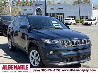 Used 2024 Jeep Compass Latitude image 1
