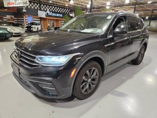 Used 2022 Volkswagen Tiguan SE image 1