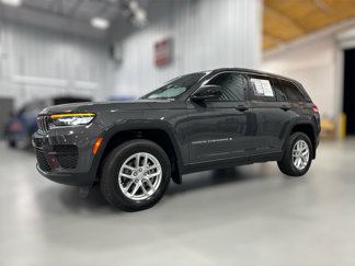 Used 2025 Jeep Grand Cherokee Laredo X image 1