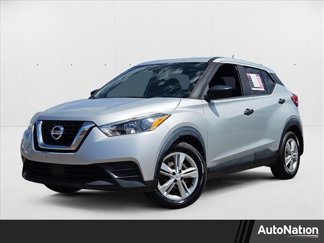 Used 2020 Nissan Kicks S image 1