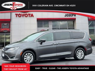 Used 2017 Chrysler Pacifica Touring-L image 1