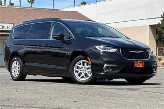 Used 2022 Chrysler Pacifica Touring-L image 1