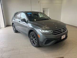 Used 2022 Volkswagen Tiguan SE w/ Panoramic Sunroof Package image 1