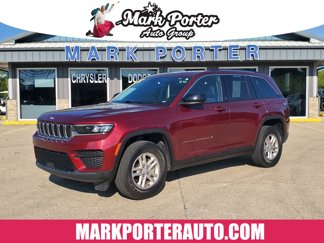Used 2023 Jeep Grand Cherokee Laredo image 1