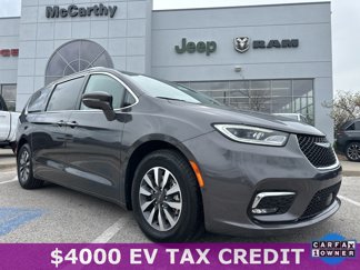 Used 2021 Chrysler Pacifica Touring-L image 1