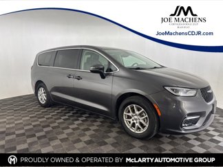 Used 2023 Chrysler Pacifica Touring-L image 1