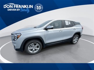 Used 2022 GMC Terrain SLE image 1