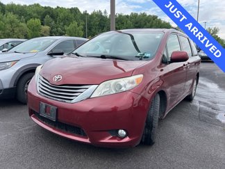 Used 2017 Toyota Sienna XLE image 1