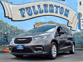 Used 2023 Chrysler Pacifica Touring-L image 1