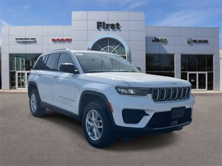 New 2025 Jeep Grand Cherokee Laredo image 1