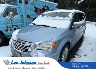 Used 2013 Chrysler Town & Country Touring image 1