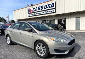 Used 2015 Ford Focus SE image 1