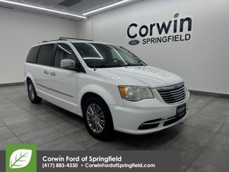 Used 2014 Chrysler Town & Country Touring-L w/ Driver Convenience Group image 1