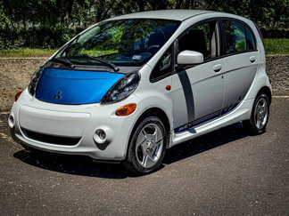 Used 2012 Mitsubishi i ES image 1