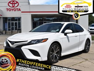 Used 2020 Toyota Camry image 1
