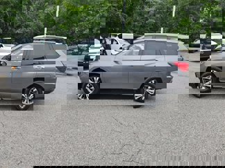 Used 2019 Nissan Pathfinder SV image 1