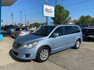 Used 2012 Volkswagen Routan SE image 1