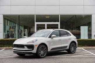 Used 2025 Porsche Macan image 1