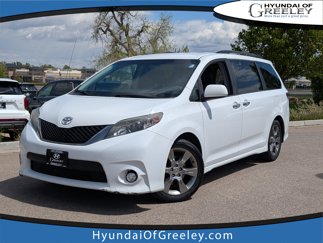 Used 2014 Toyota Sienna SE image 1