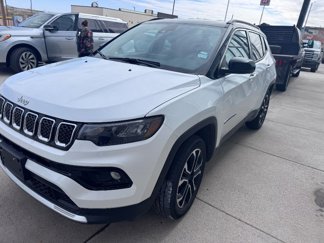 Used 2024 Jeep Compass Limited image 1