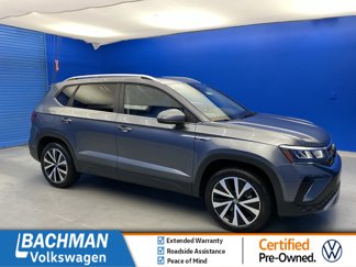 Certified 2024 Volkswagen Taos SE image 1