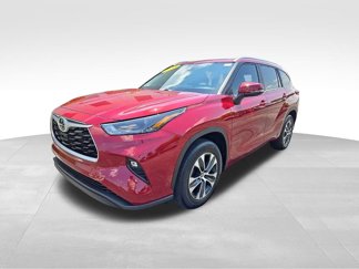 Used 2023 Toyota Highlander XLE image 1