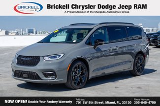 New 2025 Chrysler Pacifica Limited image 1