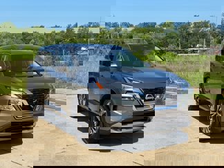 Used 2023 Nissan Rogue SV image 1