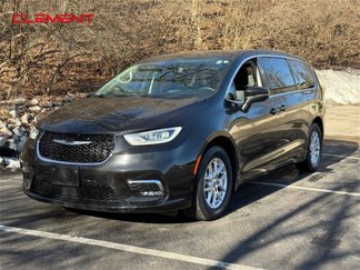 Used 2023 Chrysler Pacifica Touring-L image 1