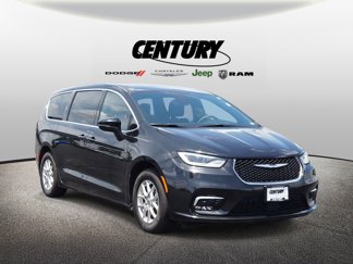 Used 2023 Chrysler Pacifica Touring image 1