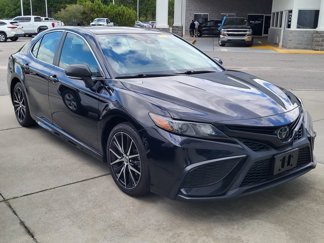 Used 2022 Toyota Camry SE image 1