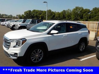 Used 2024 GMC Terrain SLT image 1