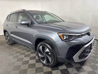 New 2025 Volkswagen Taos SE image 1