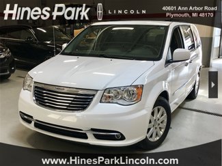 Used 2016 Chrysler Town & Country Touring w/ Driver Convenience Group image 1