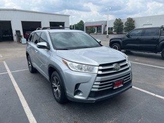 Used 2017 Toyota Highlander LE image 1
