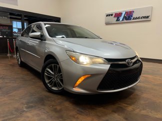 Used 2017 Toyota Camry SE image 1